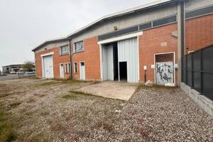 Immobile di 472 m² con 2 locali a Crevalcore