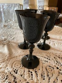 Calici in vetro nero e cristallo