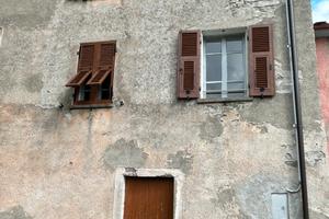 Rustico con terreno e area boschiva