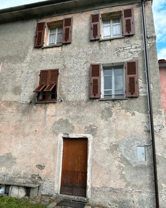 Rustico con terreno e area boschiva
