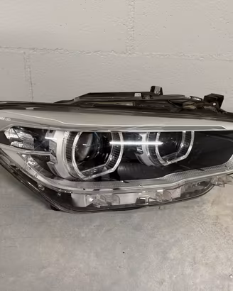 Faro LED destro BMW Serie 1 F40 – plastica rotta