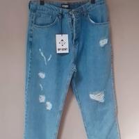 Jeans unisex strappati 