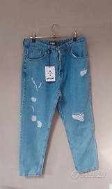 Jeans unisex strappati 