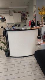 mobile bar adatto anche come bancone negozio