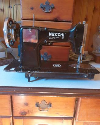 MA CCHINA DA CUCIRE VINTAGE NECCHI