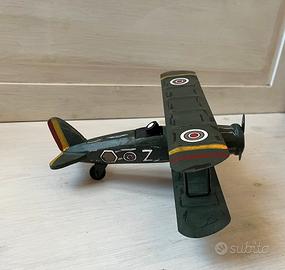 Giocattolo aereo in legno e latta, vintage.
