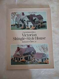 MODELLINO di un cottage inglese in cartoncino.