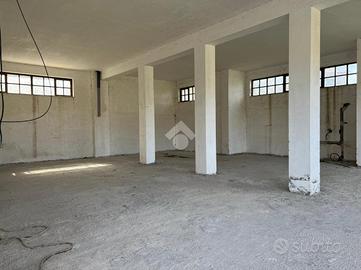 MULTILOCALE A MONTE SAN GIOVANNI CAMPANO