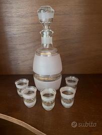 Bottiglia  con bicchierini da collezione