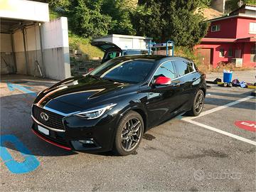 Infiniti q30