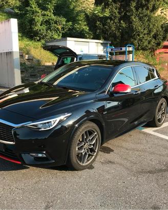 Infiniti q30