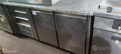 bancone frigo in acciaio con 2 sportelli frigo