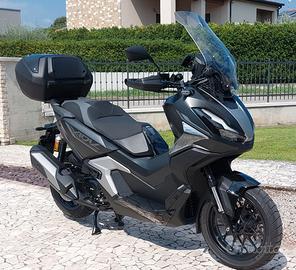Honda ADV350 S.E. 2025 - 5.500 km perfetto