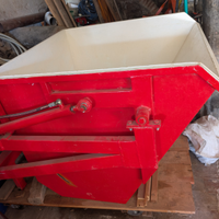 Vasca idraulica ribaltabile per raccolta uva