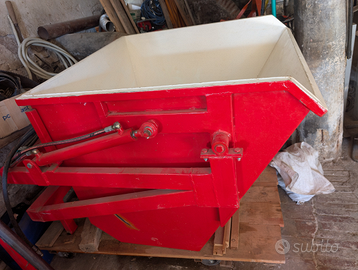 Vasca idraulica ribaltabile per raccolta uva