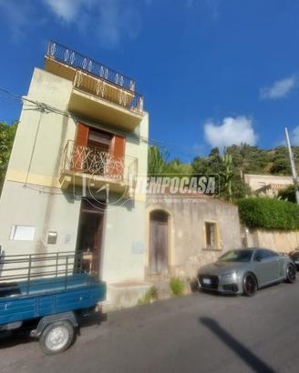 SOLUZIONE INDIPENDENTE CON ANNESSO TERRENO E DEPOS