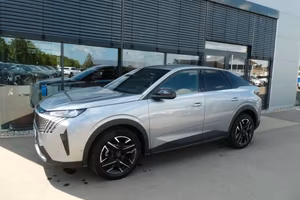 PEUGEOT 3008 Hybrid 136 e-DCS6 Allure NAVI LED AUT