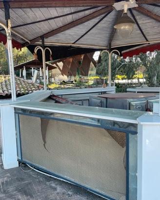 LOTTO UNICO: attrezzature varie, mobili arredo