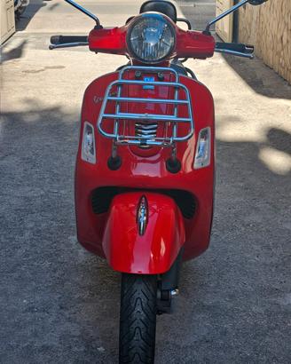 Piaggio Vespa 300 GTS