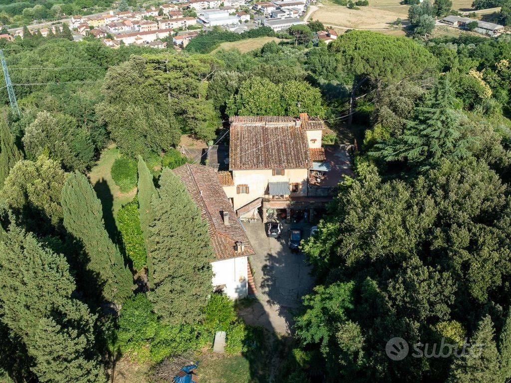 Rustico / Casale di 870 m² con più di 5 locali e b - Vista 2