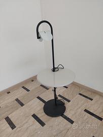 Tavolinetto da salotto con lampada incorporata