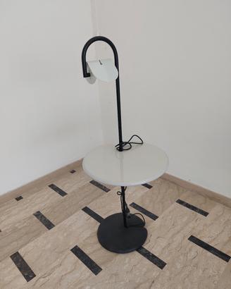 Tavolinetto da salotto con lampada incorporata