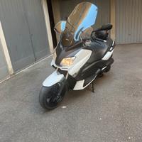 YAMAHA XMAX 250