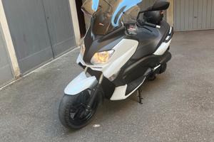 YAMAHA XMAX 250