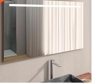 Specchio a led illuminato con luce calda e fredda