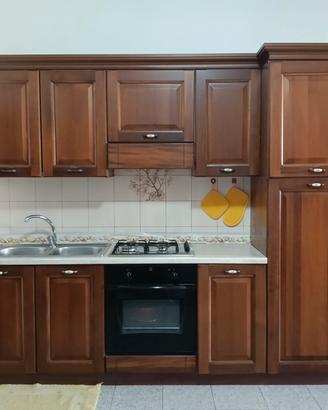 Cucina componibile color noce in buono stato 