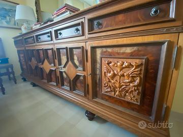 Mobile in legno antico intagliato