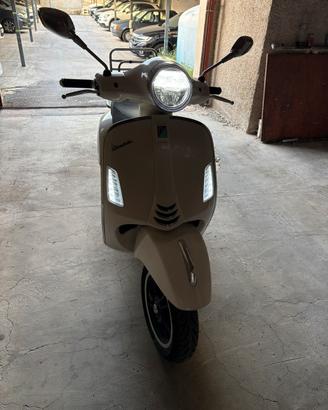 Vespa GTS 300 hpe Super Abs