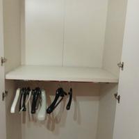 Armadi, tavolo cucina, lampadari, e altro