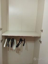 Armadi, tavolo cucina, lampadari, e altro