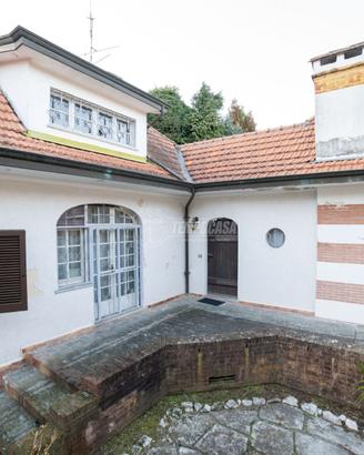 VILLA INDIPENDENTE IN ZONA COLLINARE A BAVENO