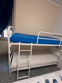 LETTO A CASTELLO IN METALLO BIANCO+2 MATERASSI