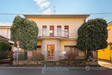 Villa di 325 m² con 5 locali a Lentate sul Seveso