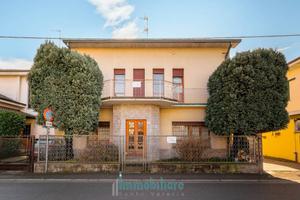 Villa di 325 m² con 5 locali a Lentate sul Seveso