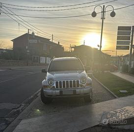 Jeep Cherokee 2.8 CRD Limited 2007 pronta all’uso
