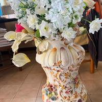 vaso di ceramica vintage in rilievo