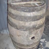 N. 2 botti in castagno