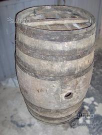 N. 2 botti in castagno