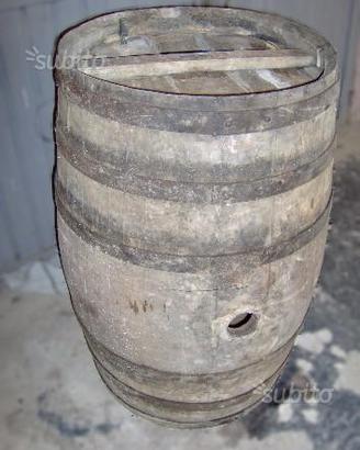 N. 2 botti in castagno