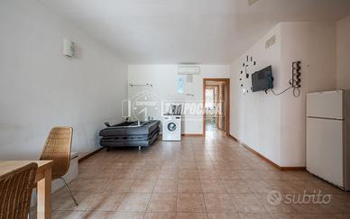 BILOCALE AL PIANO TERRA INDIPENDENTE CON TERRAZZO