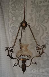 Lampadario in bronzo, ampolla in cristallo decorat