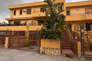 Con 2 terrazzi a CASTELDACCIA