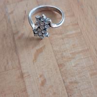 anello con fiori
