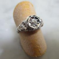 Anello in oro bianco con diamante