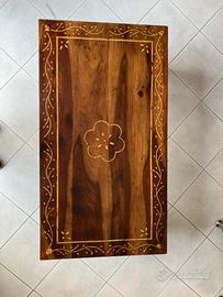 Tavolino intarsiato in noce massello