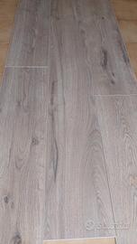 pavimento in laminato nuovo